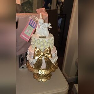 Elegant Gold and White Holiday Decor Figurine